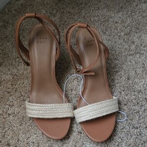 NEW- A New Day Women's Tan and Cream Sandals Sz 8